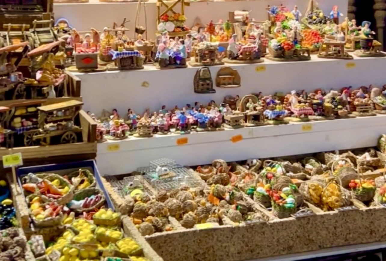 Via San Gregorio Armeno, Napoli – tradizione del presepe